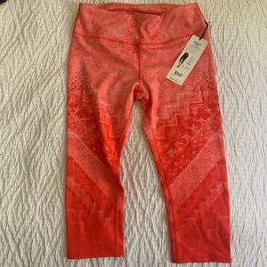 Alo Yoga Airbrush Capri - Pink Tiedye - M